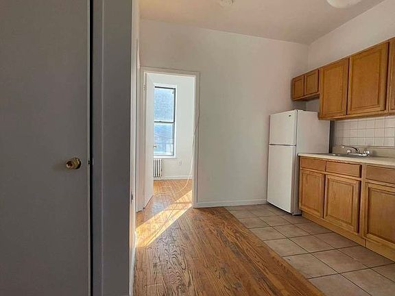 5th image of 86 Stanton St APT 13