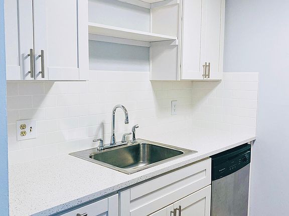3rd image of 4518 Holly St