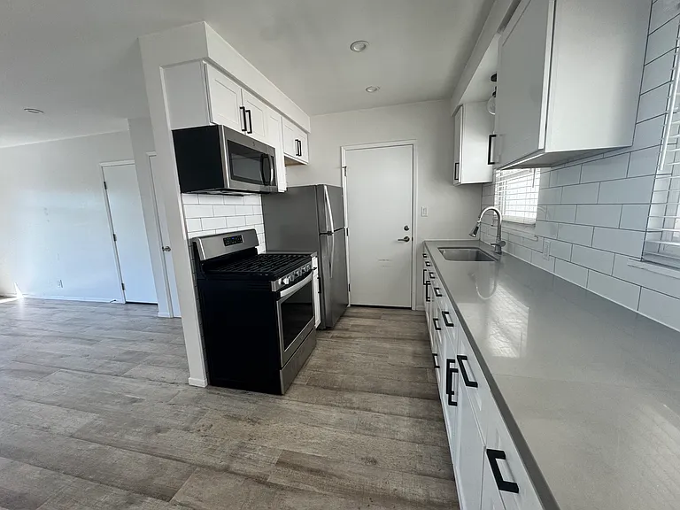 1676 Manning Ave #3 — Photo 4
