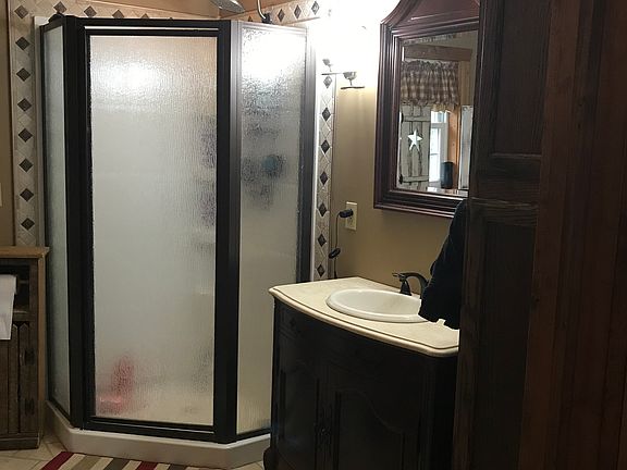 3/4 bath and laundry