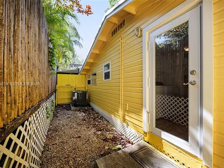 3041 Calusa St — Photo 15