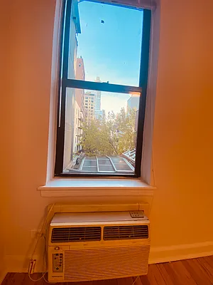 Rented by Metropolis Real Estate of Manhattan | media 5