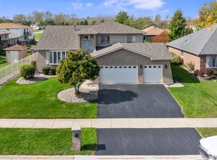 380 Providence Dr, Matteson, IL 60443