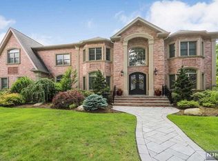 100 Nichols Dr, Paramus, NJ 07652