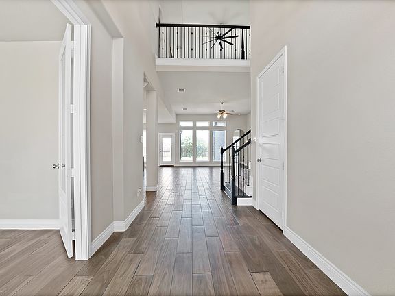 4th image of 841 Knoxbridge Rd