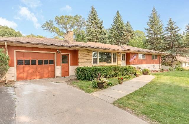 Welcome to 1708 Kennard Street Maplewood, MN 55109!