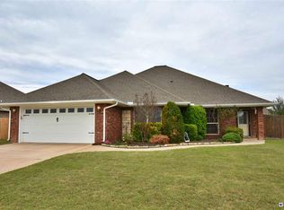 3608 NE Fieldcrest Dr, Lawton, OK 73507