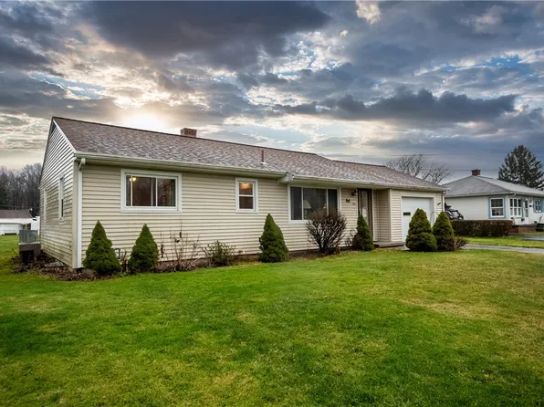 780 Donna Dr, Hermitage, PA 16148