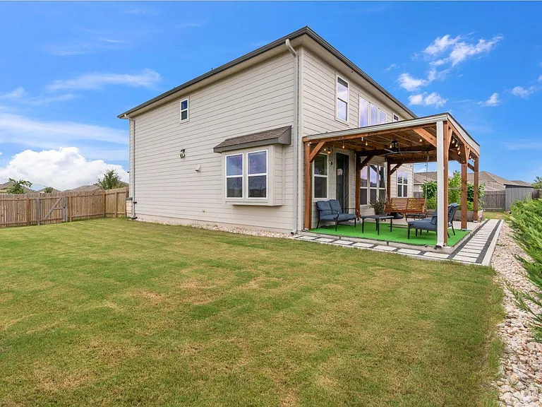 223 Balsam St — Photo 32