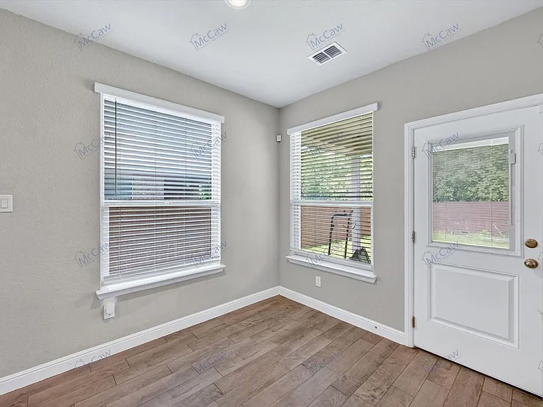 2521 Dunbarton Dr — Photo 5