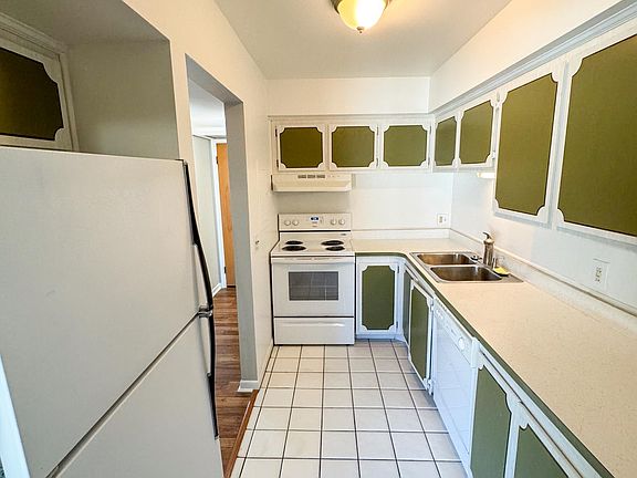5th image of 3440 Sashabaw Rd APT 7