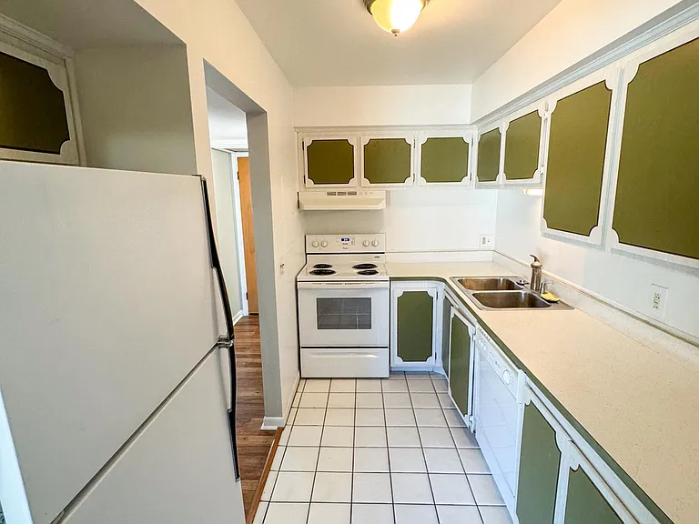 3440 Sashabaw Rd #7 — Photo 5