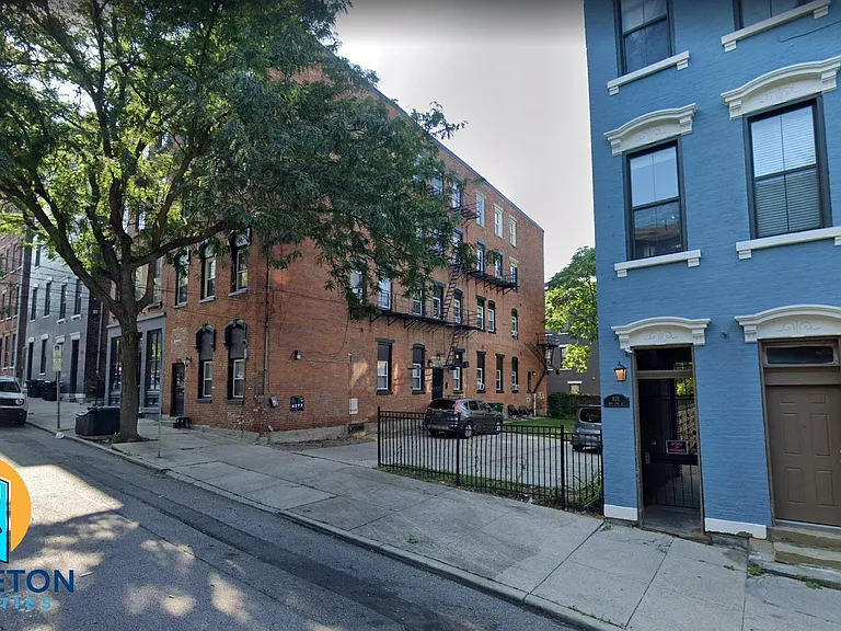 525 E 13th St #3 — Photo 1