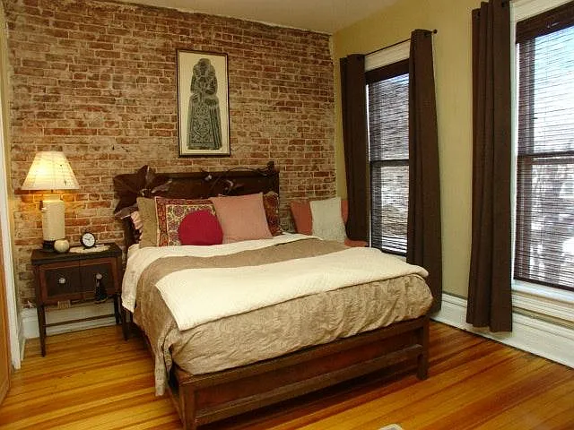 Master bedroom, 2 closets