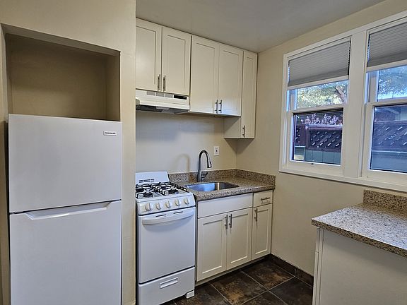 3rd image of 786 Live Oak Ave #1