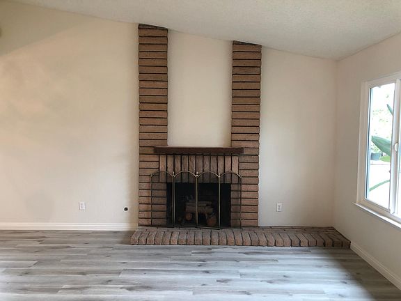 3rd image of 25837 Hinckley St