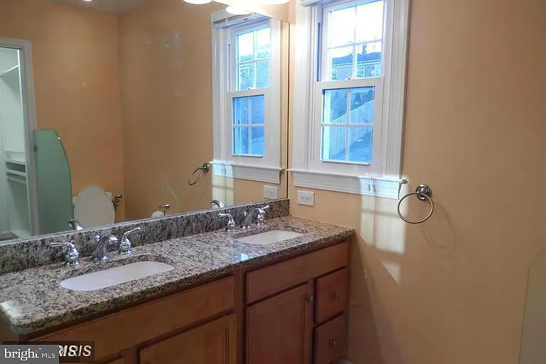 5512 Massachusetts Ave — Photo 40