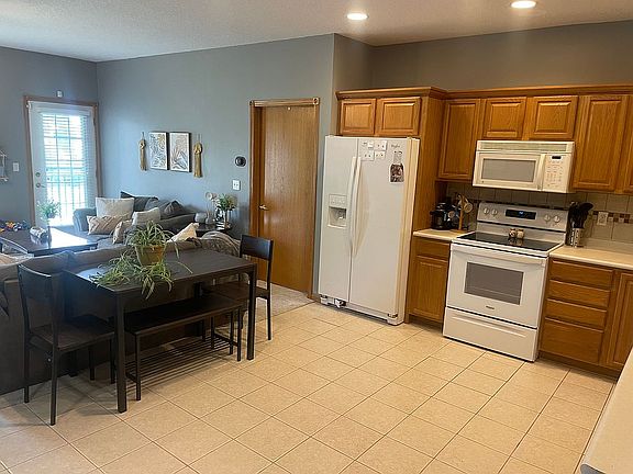 3rd image of 1335 SE Florence Dr APT 307