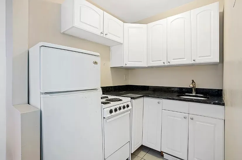 323 East 75th Street — Photo 3