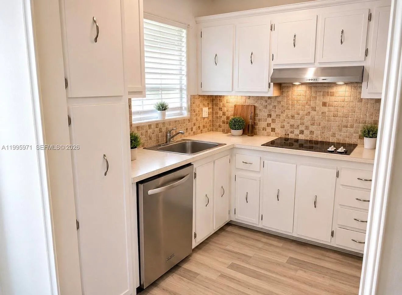2 bed, 2.0 bath, 960 sqft, $1,750 — Photo 4