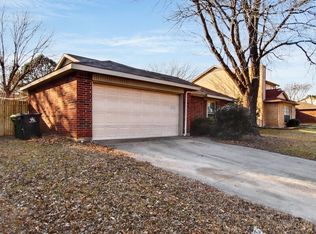 1912 Bosque Ln, Arlington, TX 76006
