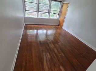 4906 Hull St APT 2E, Skokie, IL 60077