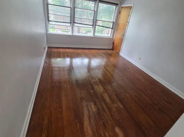 4906 Hull St APT 2E, Skokie, IL 60077