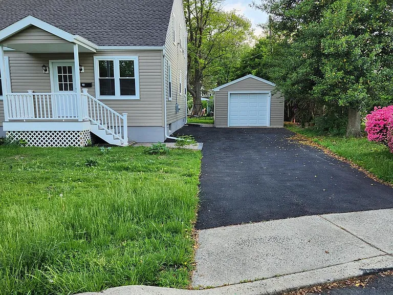 20 Oak Ave — Photo 2