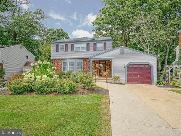 8 Lupus Ln, Sewell, NJ 08080