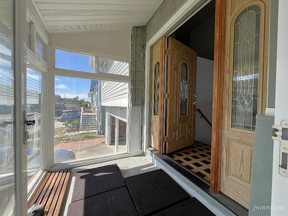 2nd image of 136 Lassen Dr