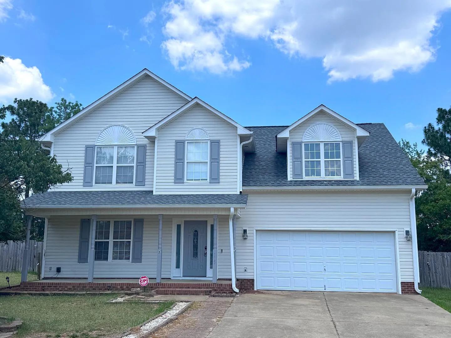 115 Dover Ct E — Photo 1