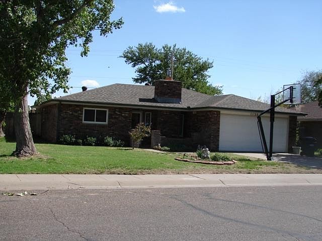 1st image of 1120 N Holly Dr