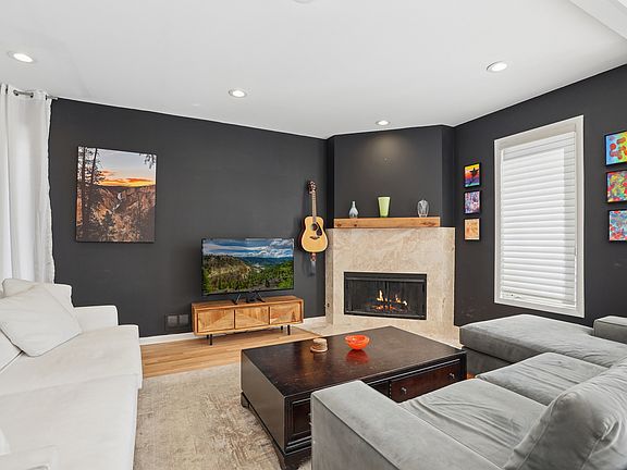 5th image of 980 Half Day Rd