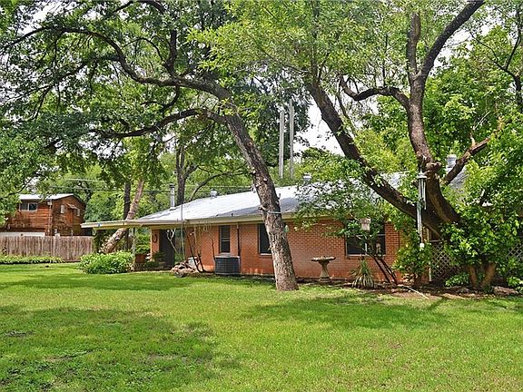 2nd image of 808 Sherwood Forest Dr