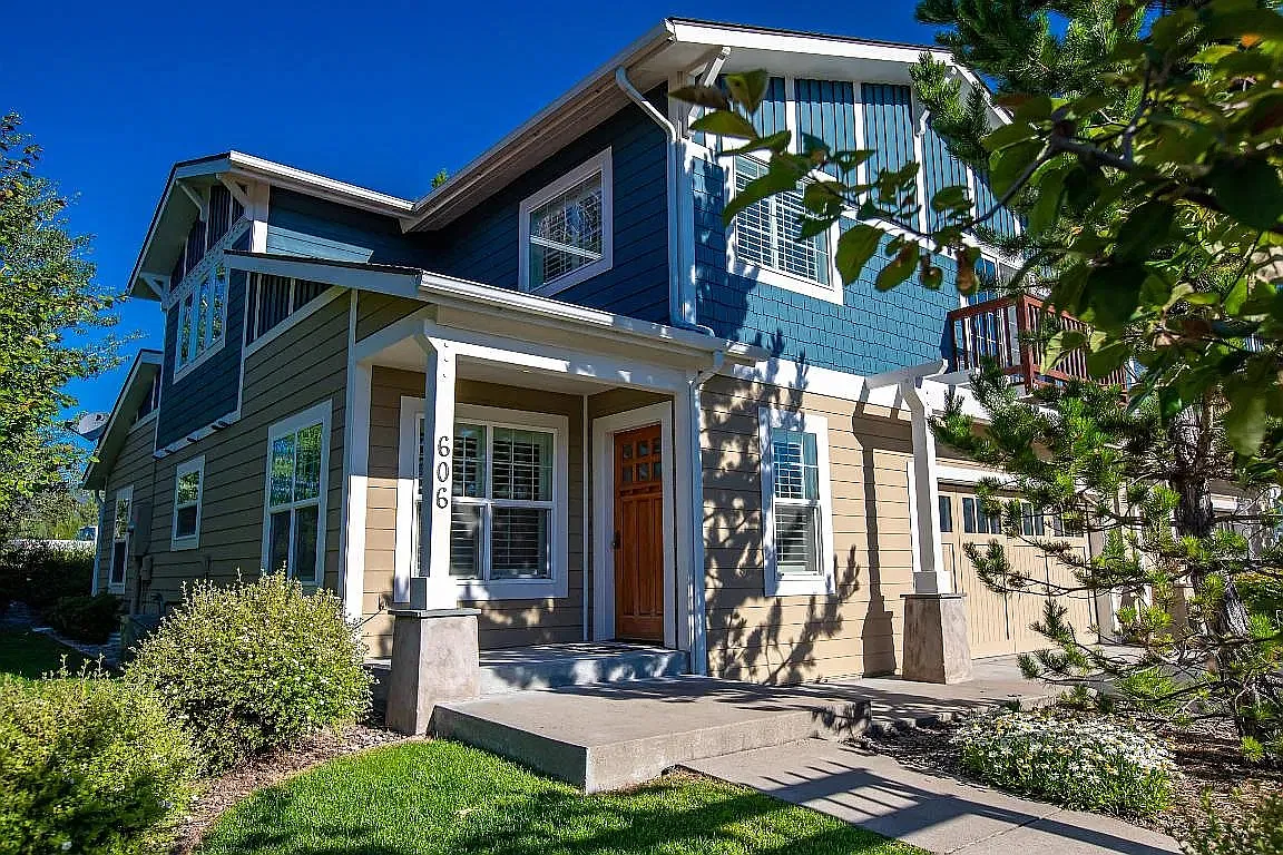 3 bed, 2.5 bath, 2488 sqft, $3,200 — Photo 1