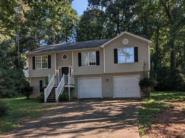 4176 Heatherstone Dr, Gillsville, GA 30543