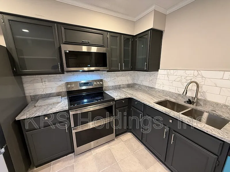 2 bed, 2.5 bath, 1341 sqft, $1,950 — Photo 2