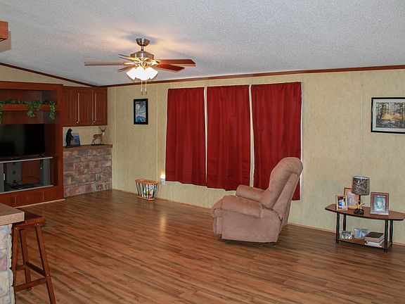3rd image of 343 Mountain Meadows Dr