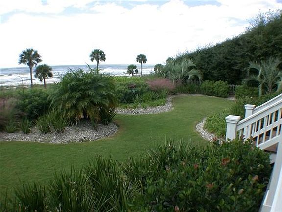 Yard overlooking beach