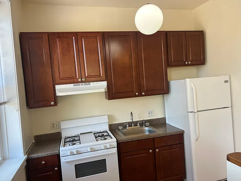 2558 N Southport Ave #2 — Photo 6