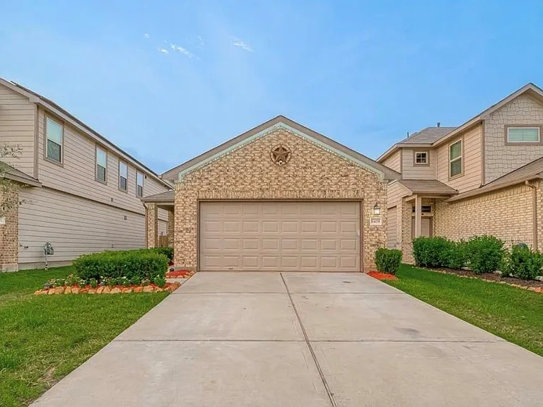 6409 Hollock Meadows Ln — Photo 1