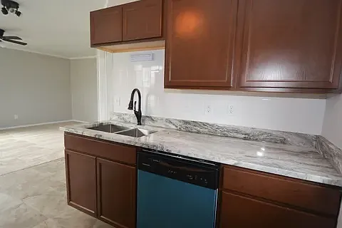 E Circle Dr — Photo 4
