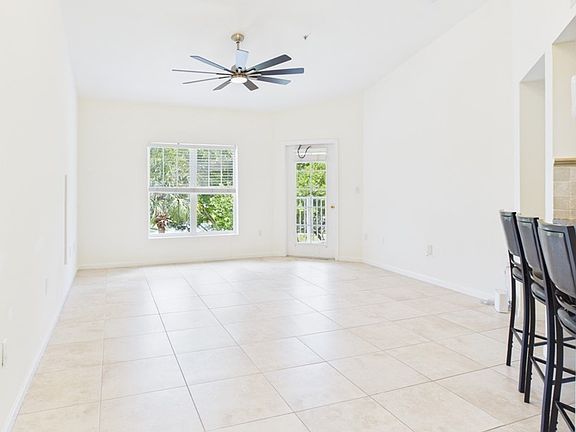 3rd image of 5060 Fairways Cir APT F303