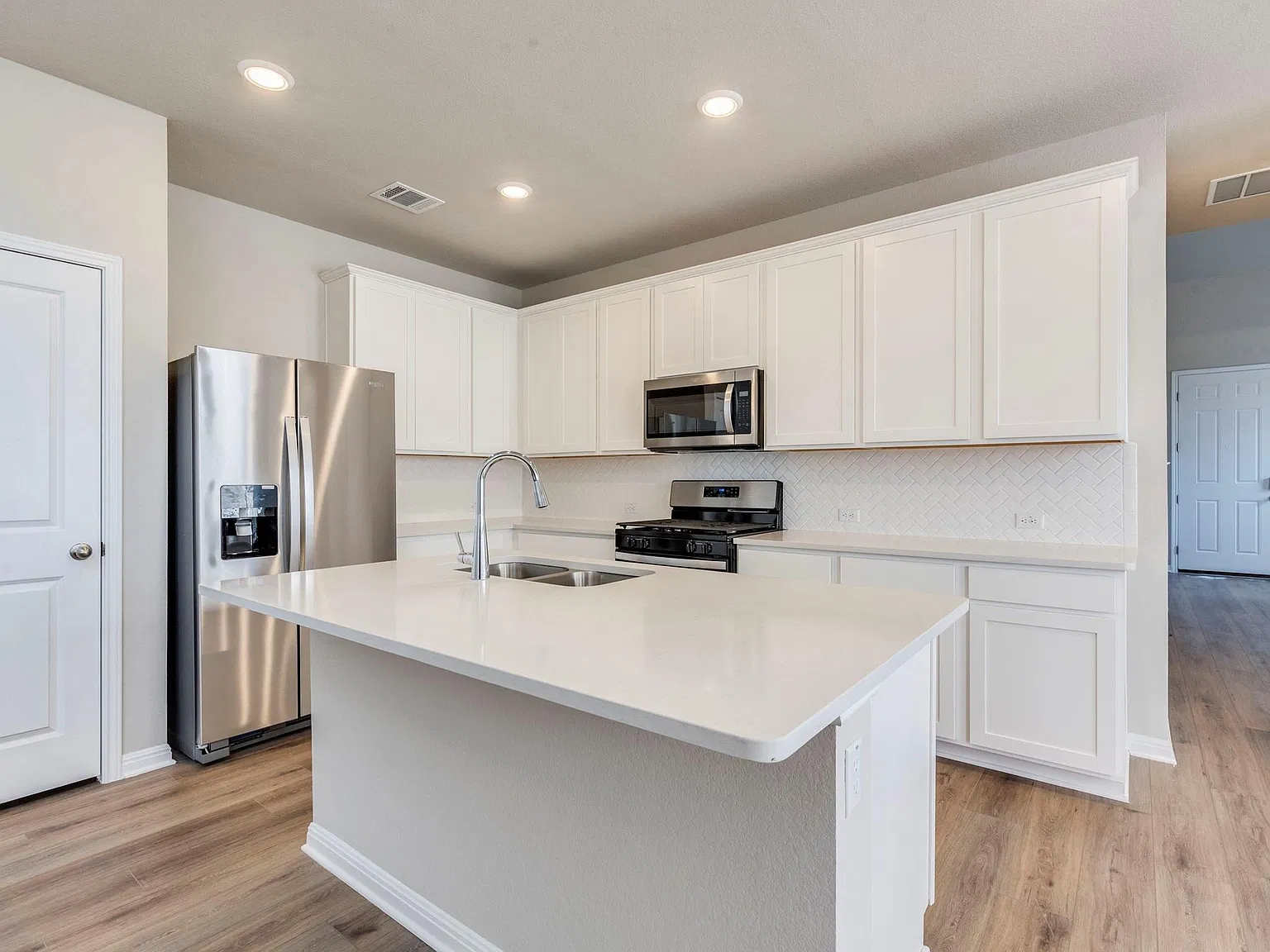 3 bed, 2.5 bath, 1828 sqft, $2,450 — Photo 4