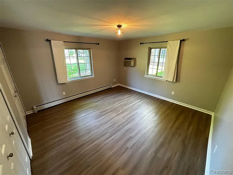 454 Romeo Rd — Photo 11