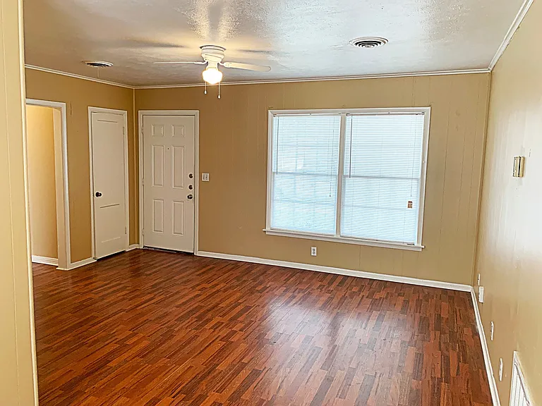 5017 Fairfax St — Photo 2