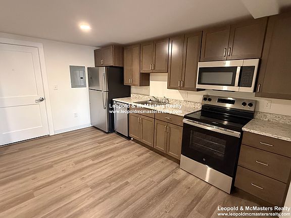 3rd image of 1721 Washington St #5