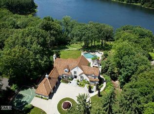 55 Edgewater Dr, Wilton, CT 06897