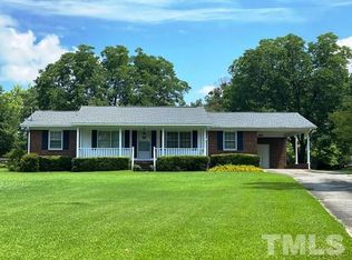 209 Meadow Dr, Fuquay Varina, NC 27526