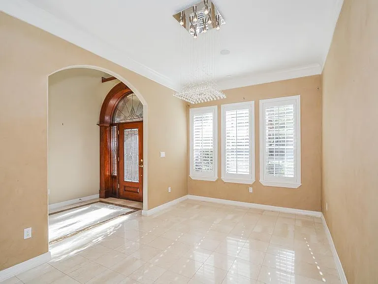 2326 Walnut Bend Ln — Photo 6
